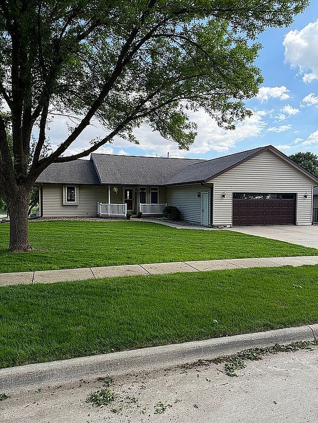 Photo of 240 16th St Se, Le Mars, IA