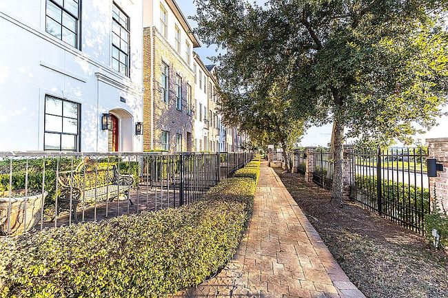 Image of 9423 Fannin St