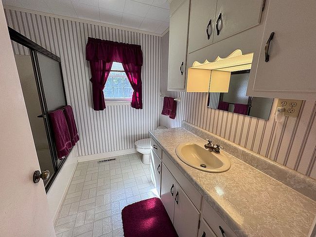 Photo of 902 Meadowood Dr Ne, Lenoir, NC