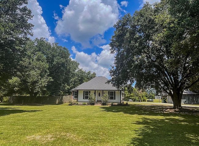 8355 Harris Rd, Denham Springs, LA