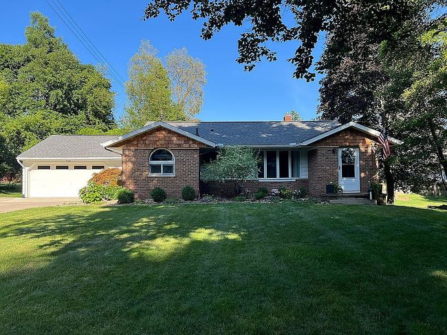 Photo of 1921 Parkwood Way, Jackson, MI
