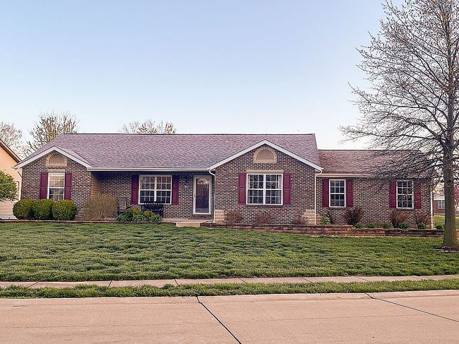 Image of 1011 W Fallen Lake Dr