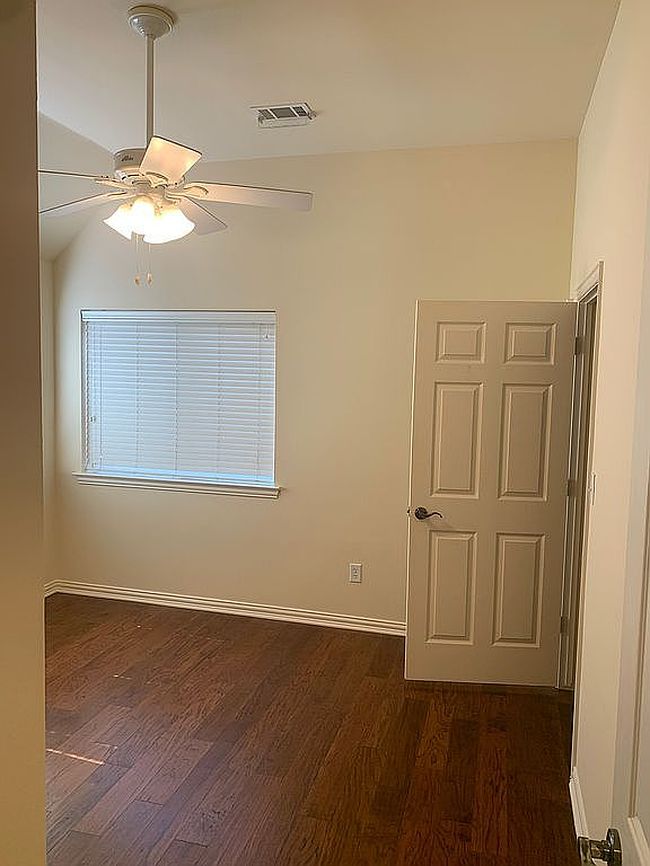 Photo of 206 Edinborough Dr, Euless, TX