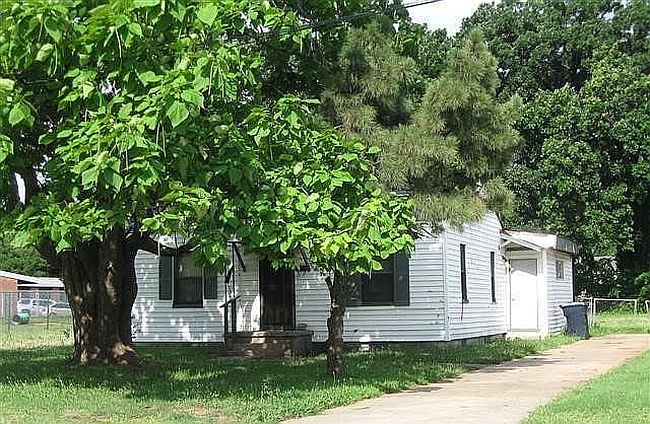 Image of 1135 Ne Grand Blvd