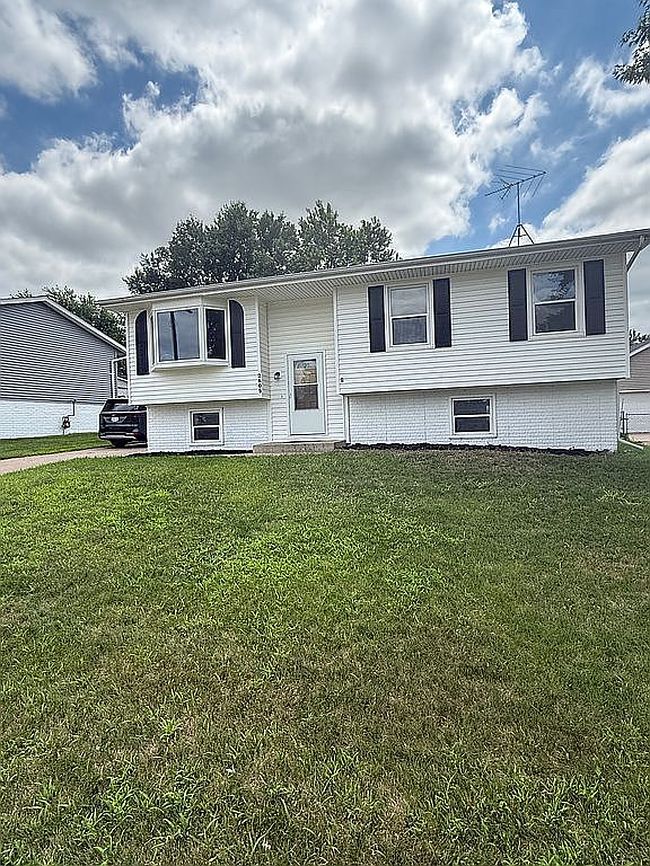 Photo of 2605 Valley Dr, Davenport, IA