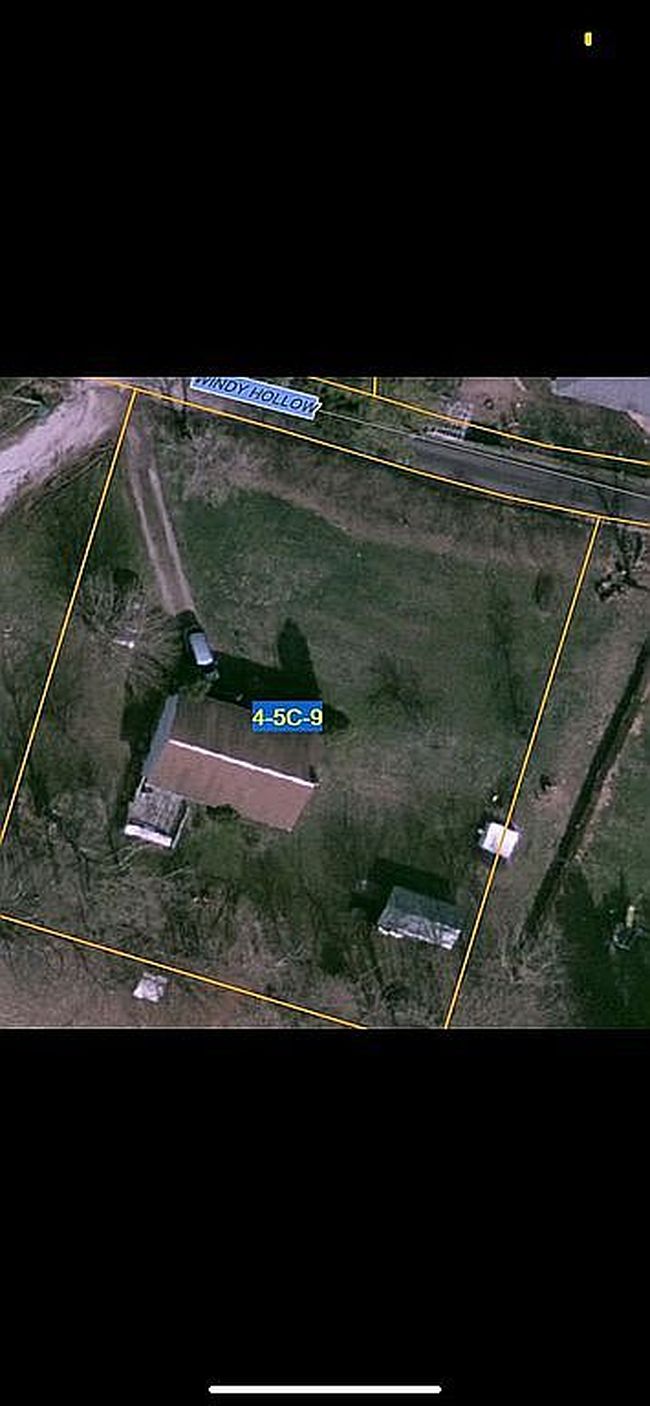 Photo of 135 Windy Hollow Rd, Moundsville, WV