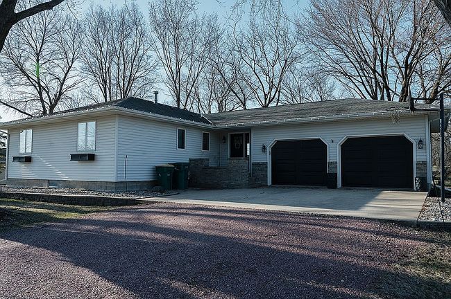 402 W 1st St, Sherburn, MN
