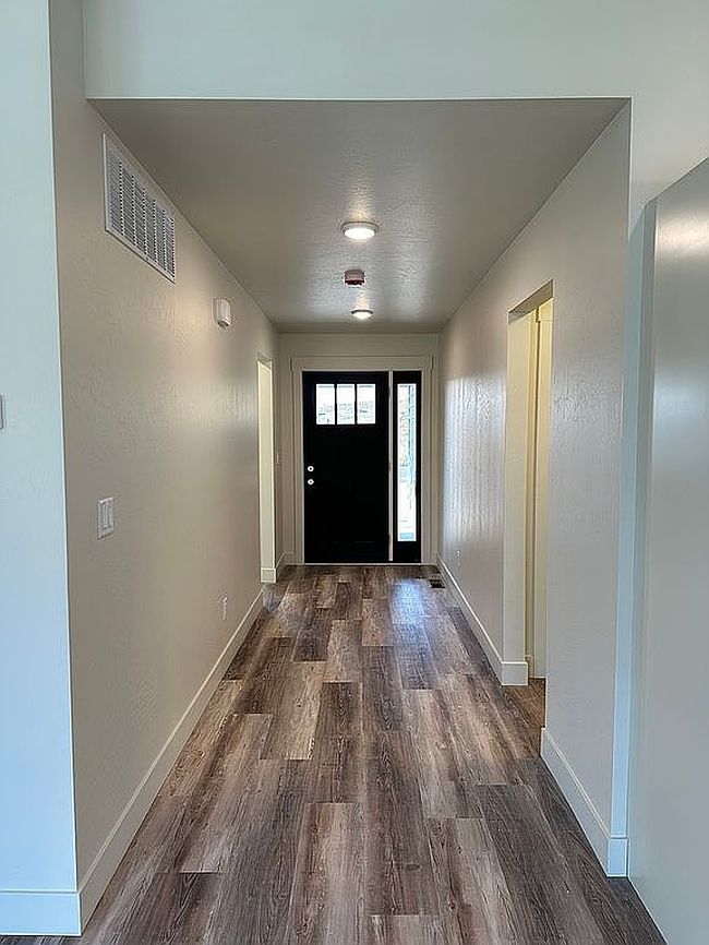 Additional photo 1 of property located at 303 Waterleaf Ln