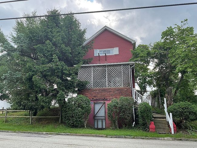 Photo of 2220 Cronemeyer St, Mckeesport, PA