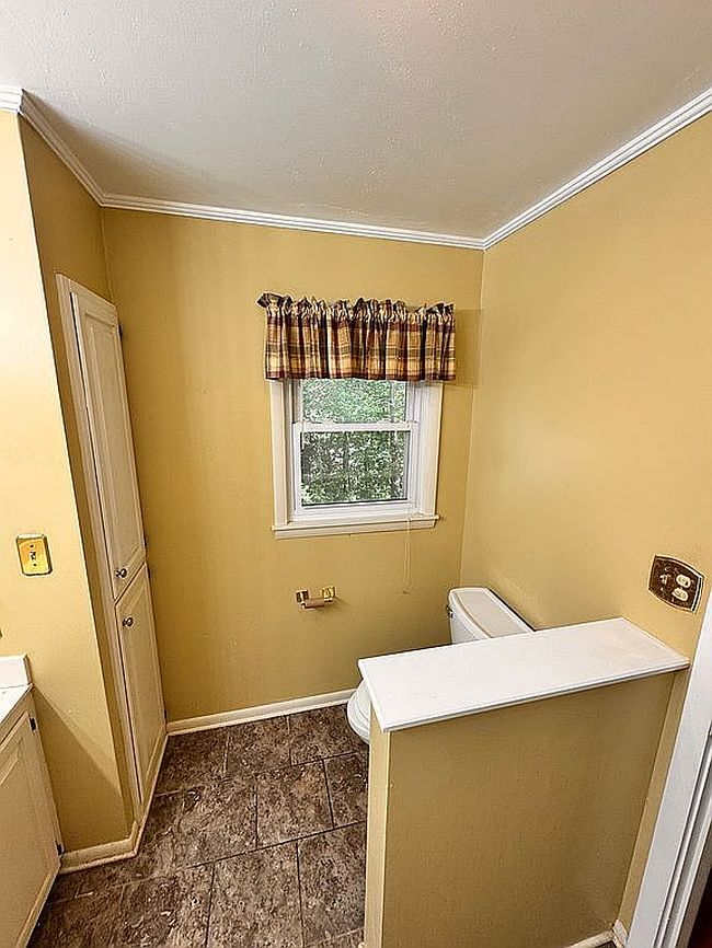 Image of 208 E 10th St