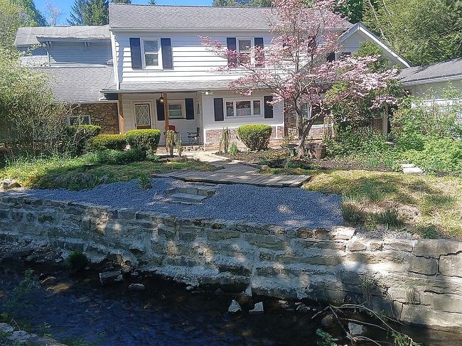 Additional photo 1 of property located at 204 E Walnut St
