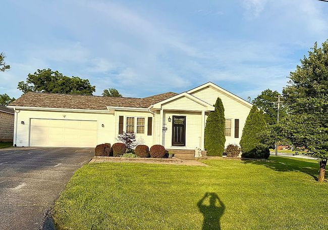 Photo of 108 S Kossuth St, Millstadt, IL