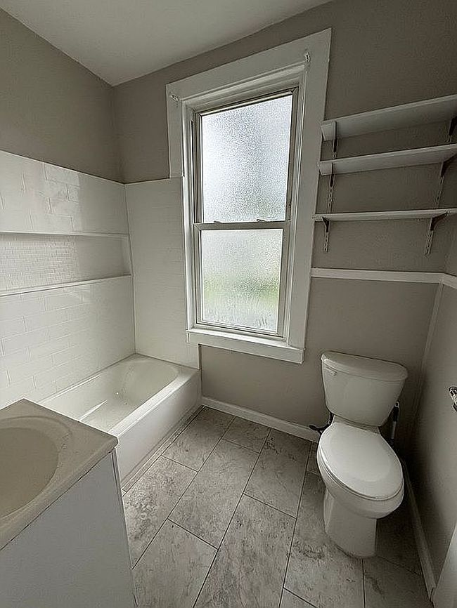Photo of 1323 Vance Ave, Coraopolis, PA
