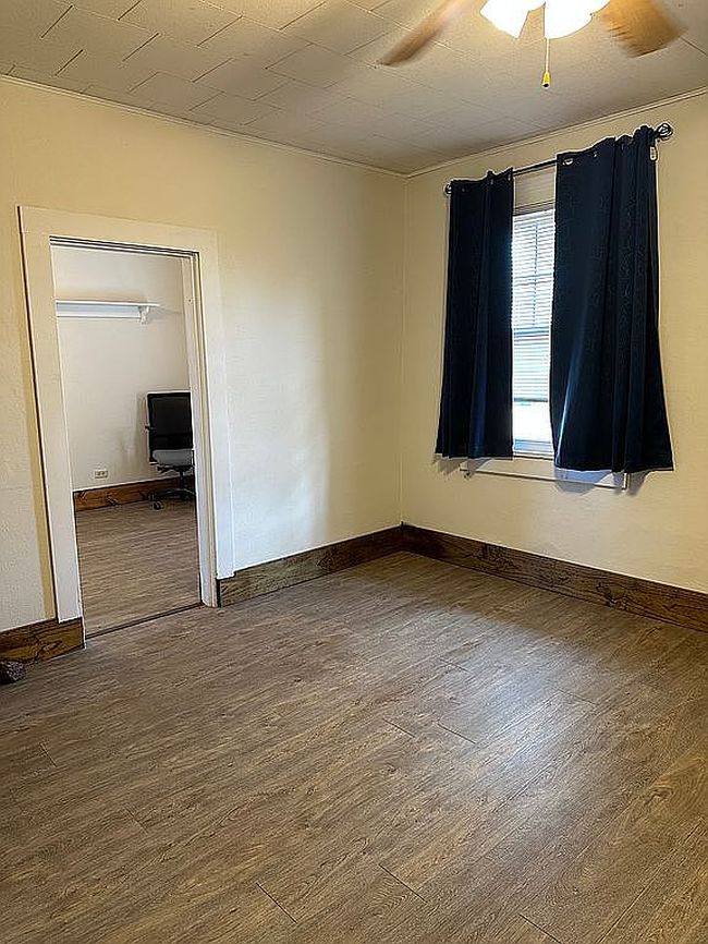 Image of 302 E Washington St