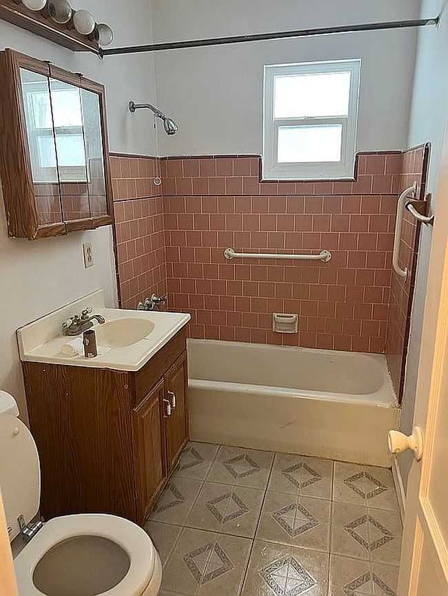 Photo of 300 Palisade St
