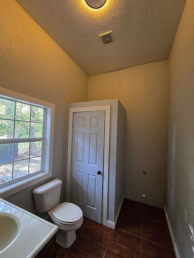 Photo of 407 N 4th St, De Queen, AR