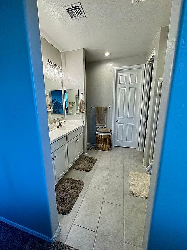Image of 905 S 108th Ave