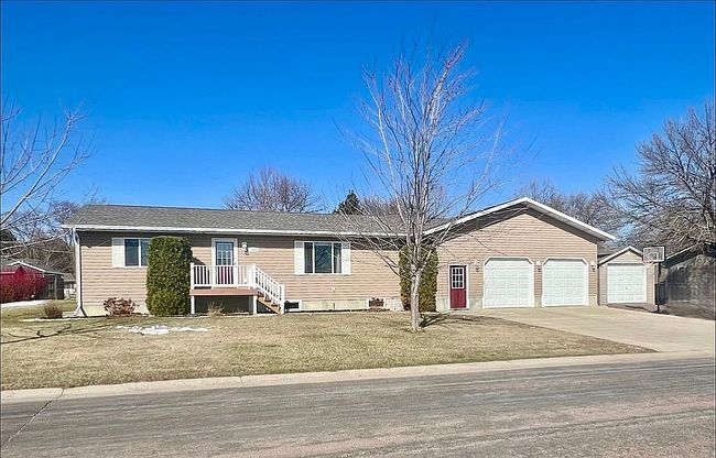 Image of 1004 Adams Dr