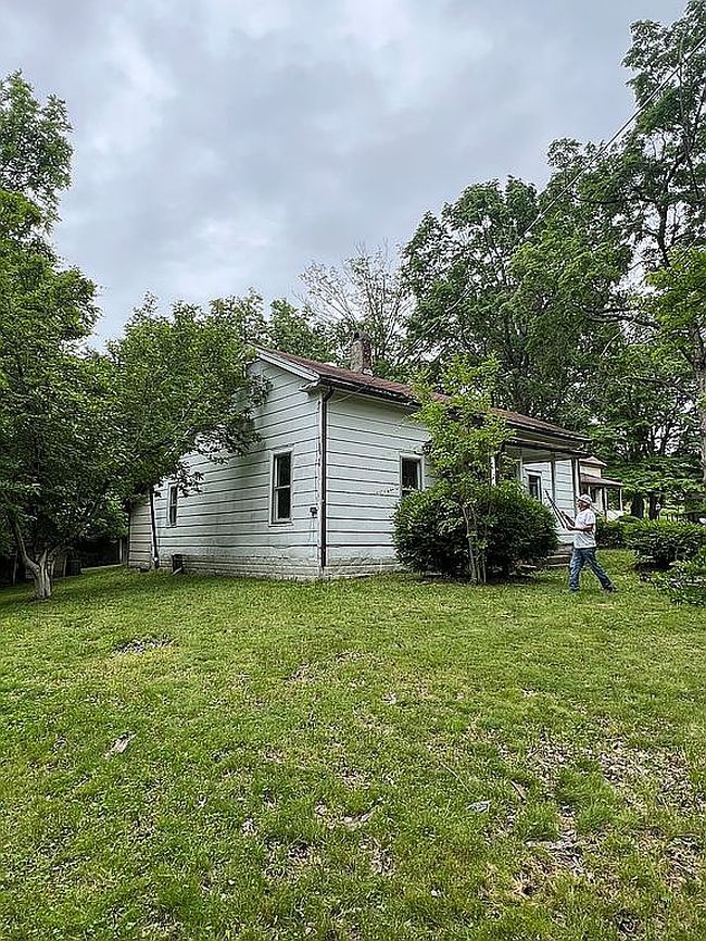 Image of 209 E Poplar St