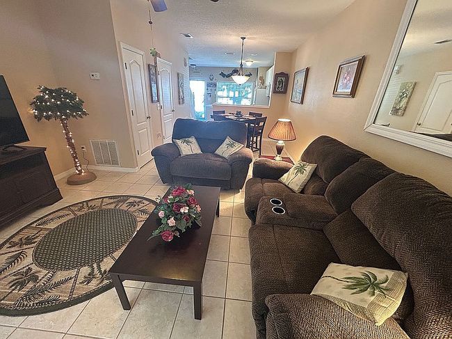 Image of 1347 Hampton Park Ln