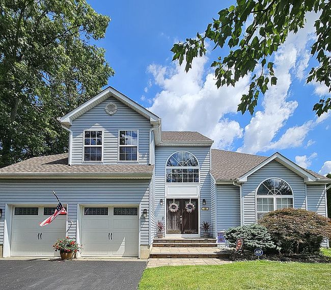Photo of 10 Arboretum Dr