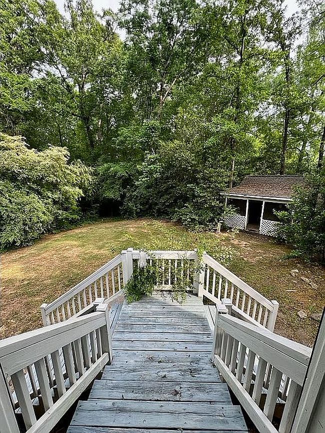 Image of 284 Lakeside Dr