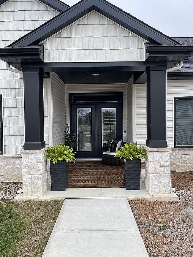 Image of 102 Fox Trail Dr