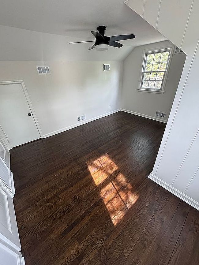 Photo of 1088 S Boyd Pkwy, North Brunswick, NJ