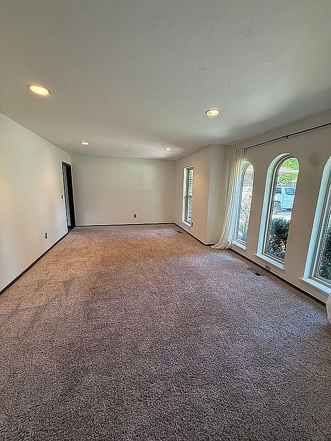 Additional photo 3 of property located at 8229 Nw 99th St