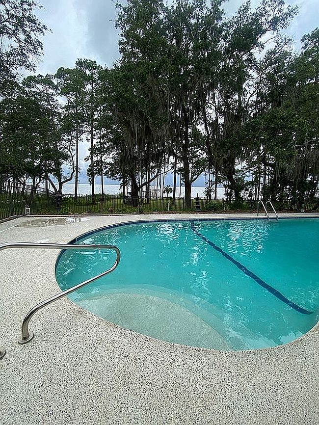 Photo of 215 N Bayshore Dr, Eastpoint, FL