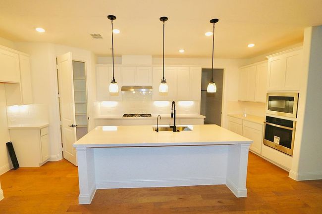 Additional photo 3 of property located at 2609 Silver Leaf Dr