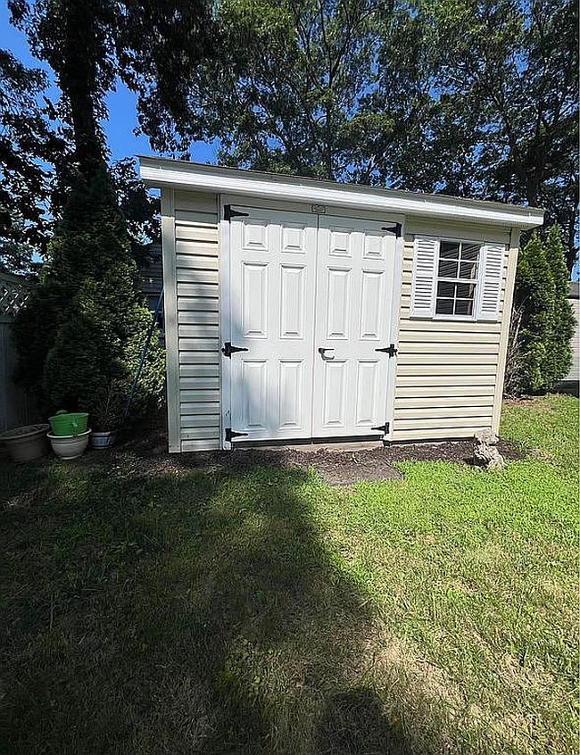 Photo of 658 Sound Ave #G6, Calverton, NY