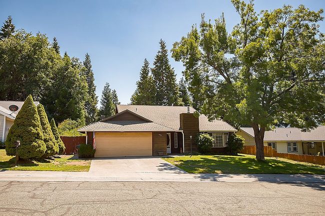 Photo of 703 Glen Mar Dr, Mount Shasta, CA
