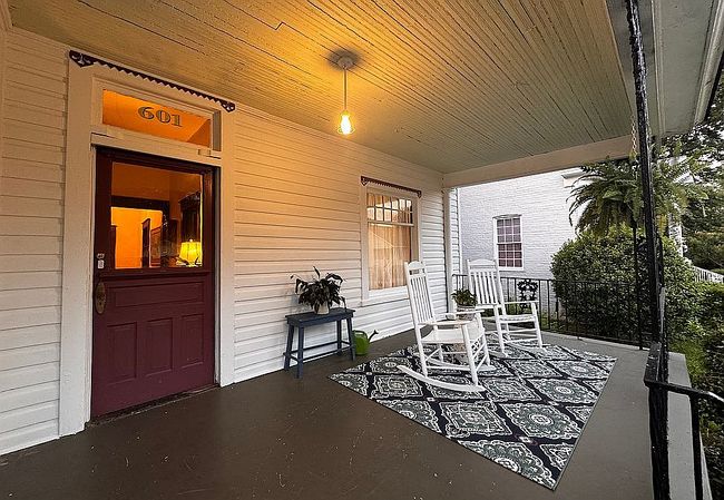 Image of 601 W 10th St Ne
