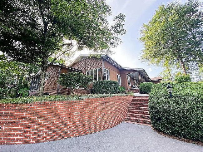 Image of 514 Loveman Ln