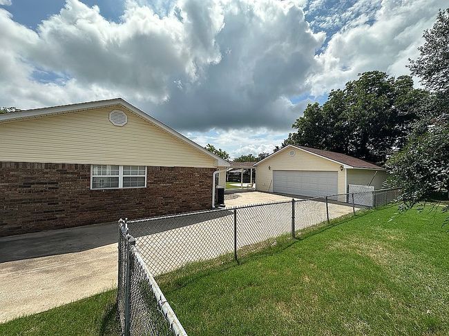 Photo of 105 Dogwood Ave, Poteau, OK