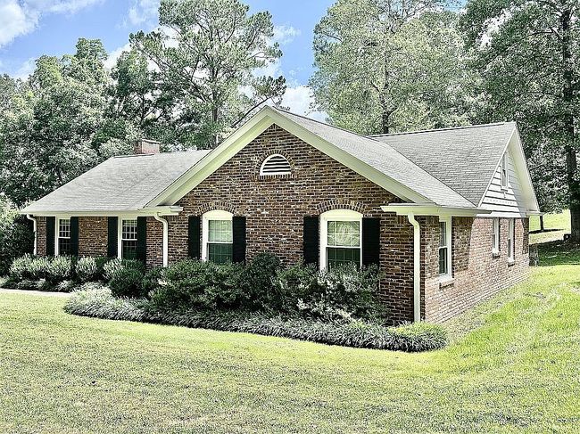 Photo of 8 Hillcrest Cir