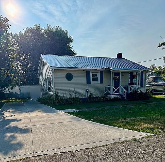 Photo of 988 Wrights Ave, Conneaut, OH