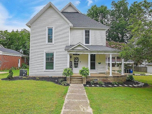 Photo of 206 W Main St, Greenfield, TN