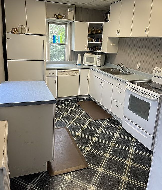 Additional photo 2 of property located at 1174 Lexington Pkwy N