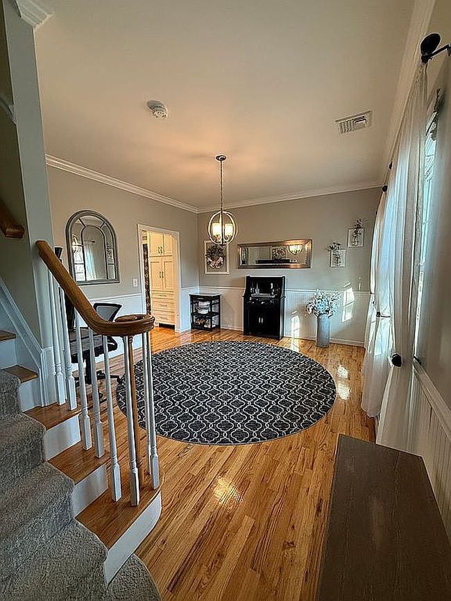 Photo of 30 Rose Ct, Lindenhurst, NY