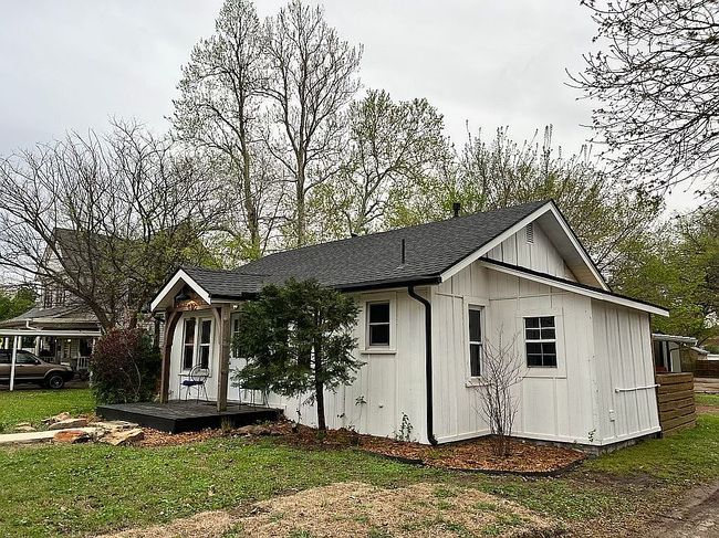 Image of 422 E Frank St