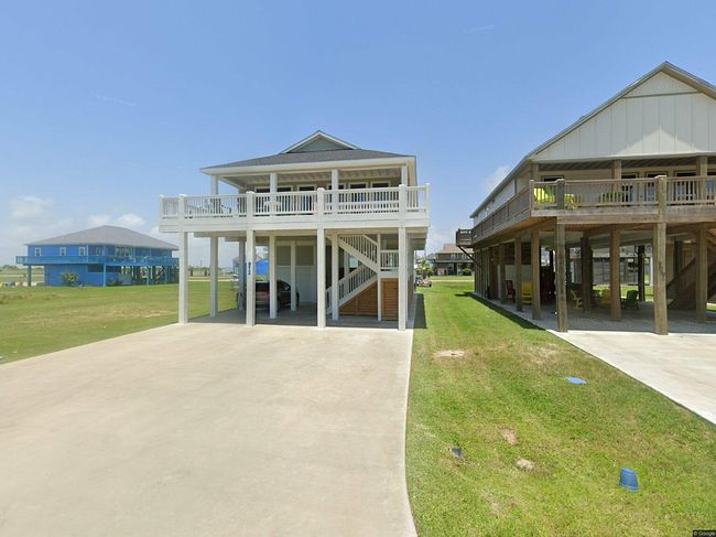 Photo of 972 Pelican Ln, Crystal Beach, TX