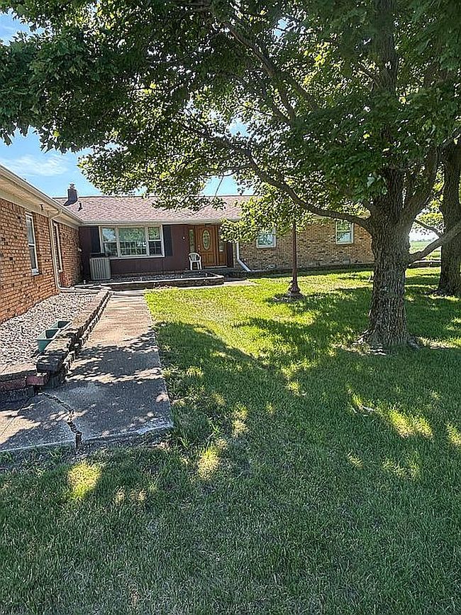 Photo of 707 S Chicago St, Rossville, IL
