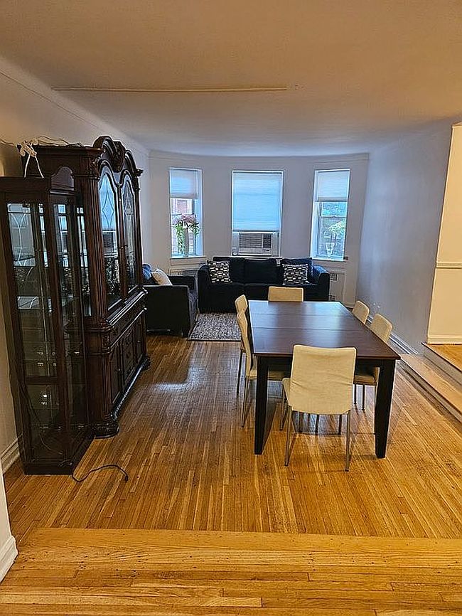 Photo of 920 E 17th St Apt 212