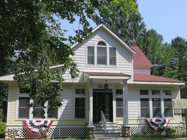 Photo of 516 Michigan Ave, Frankfort, MI