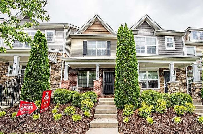 Image of 1421 Riverbrook Dr