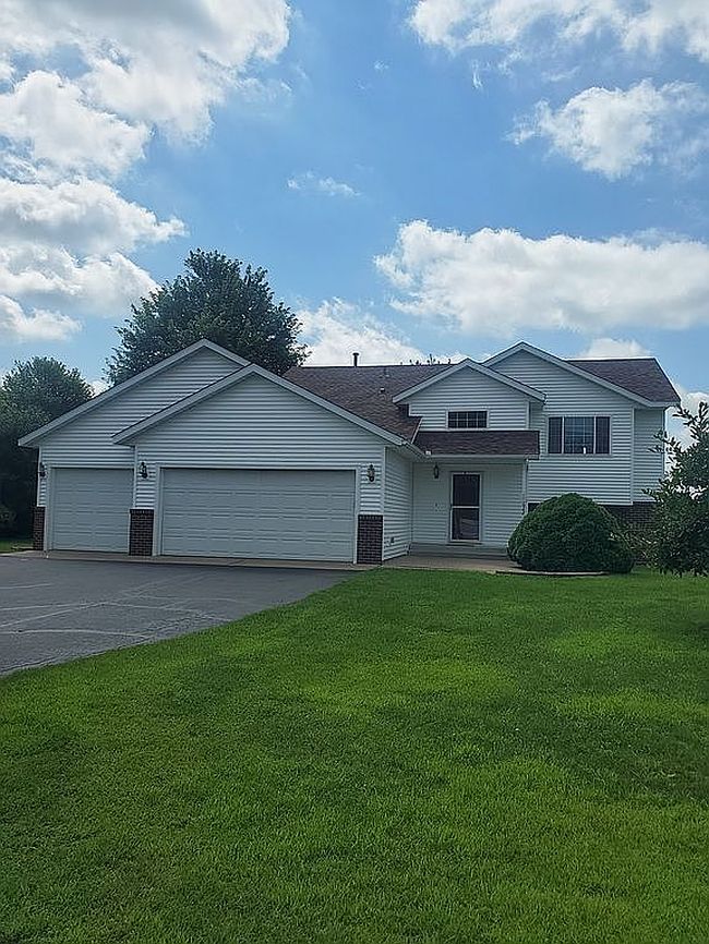 Photo of 622 10th St S, Sartell, MN