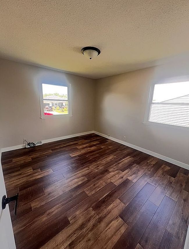 Photo of 4541 Midway Dr Nw, Cedar Rapids, IA