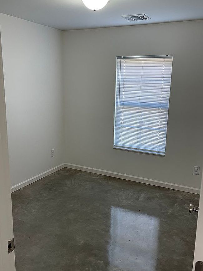 Image of 107 N Loop St